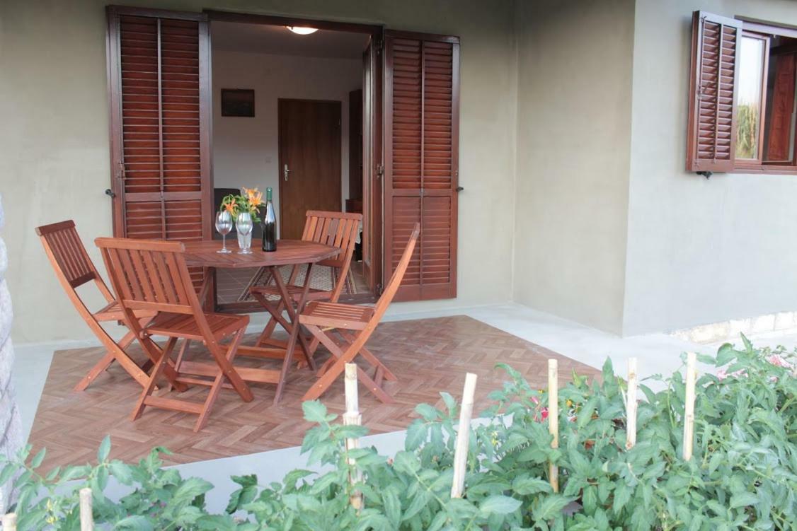 Apartmani Peko Pag Town Exterior photo