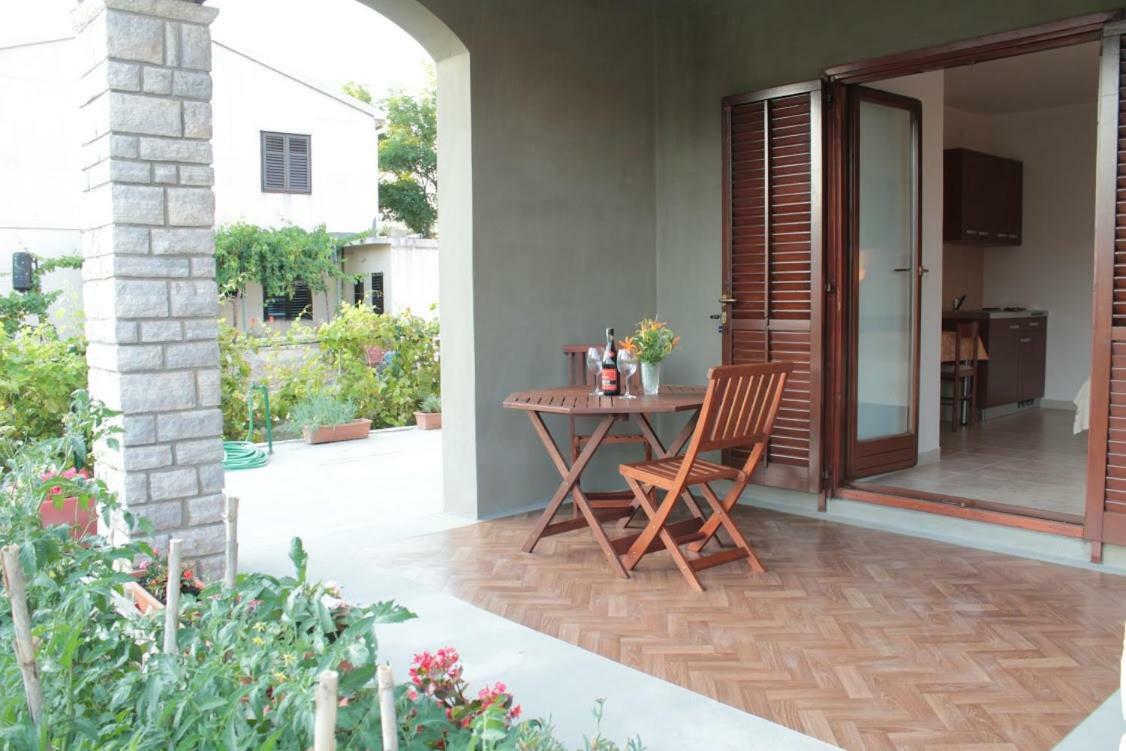 Apartmani Peko Pag Town Exterior photo